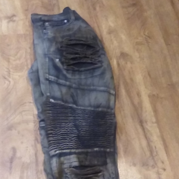 Pants cut up - Picture 3 of 6